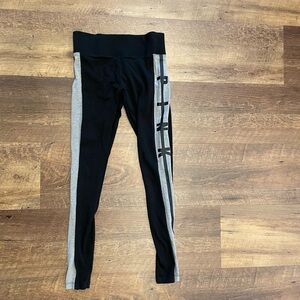 Victoria Secret Women's Yoga Pants‎ Size Small Black and Gray Leggings